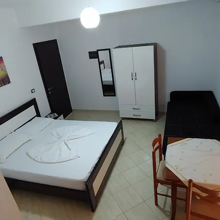 Leonel Hotel *